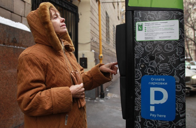 Москвичи и гости столицы смогут бесплатно припарковаться в праздничные выходные