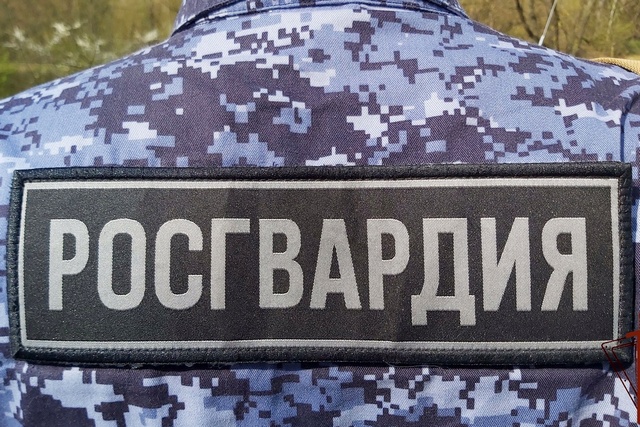МОСКОВСКИЕ РОСГВАРДЕЙЦЫ ЗАДЕРЖАЛИ МУЖЧИНУ, ПОДОЗРЕВАЕМОГО В НЕЗАКОННОМ ОБОРОТЕ НАРКОТИКОВ