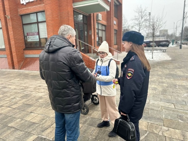 На территории Новой Москвы прошло профилактическое мероприятие «Пешеходный переход» при участии председателя Общественного Совета при УВД по ТиНАО Александра Осипова